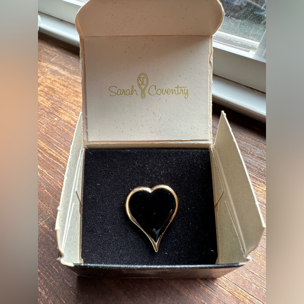 Vintage Sarah Coventry Black and Gold Heart Pin